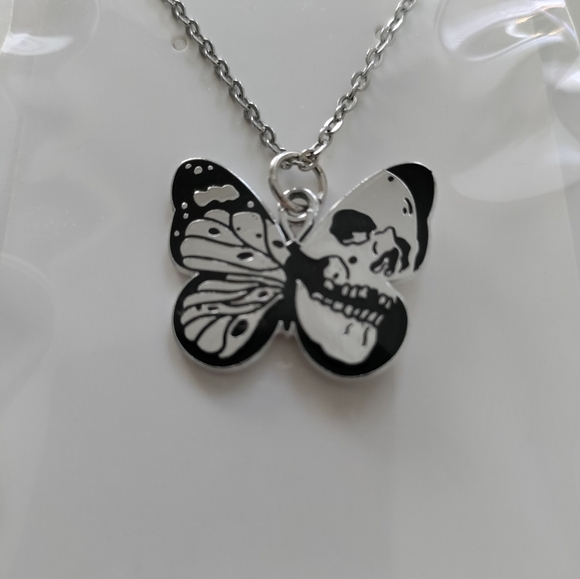 New Butterfly Skull Necklace - Picture 1 of 3